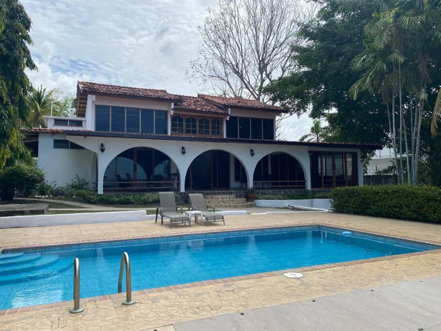 Coronado Beachfront Tropical Home! Playa Coronado Exterior photo